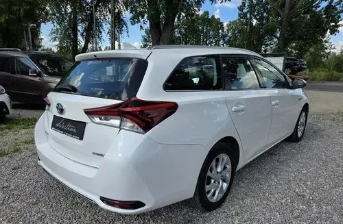 TOYOTA Auris 