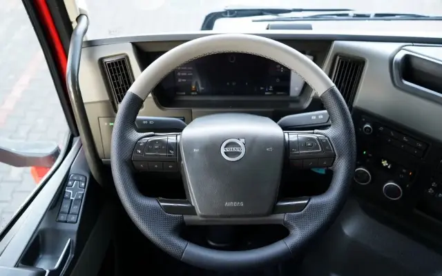 VOLVO FM 430 / PEŁNY ADR / WAGA: 6500 KG / NISKA KABINA / 2022 ROK / PO ZŁOTYM KONTRAKCIE SERWISOWYM / 