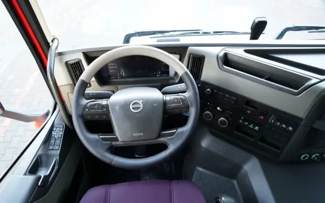 VOLVO FM 430 / PEŁNY ADR / WAGA: 6500 KG / NISKA KABINA / 2022 ROK / PO ZŁOTYM KONTRAKCIE SERWISOWYM / 