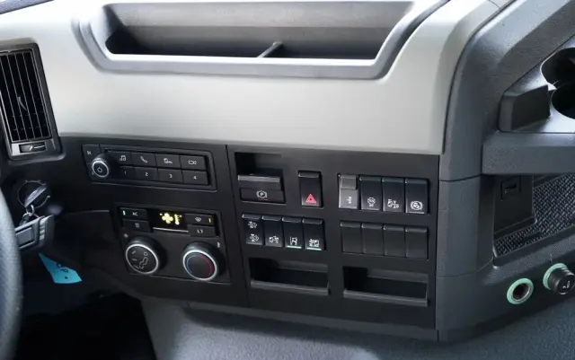 VOLVO FM 430 / PEŁNY ADR / WAGA: 6500 KG / NISKA KABINA / 2022 ROK / PO ZŁOTYM KONTRAKCIE SERWISOWYM / 