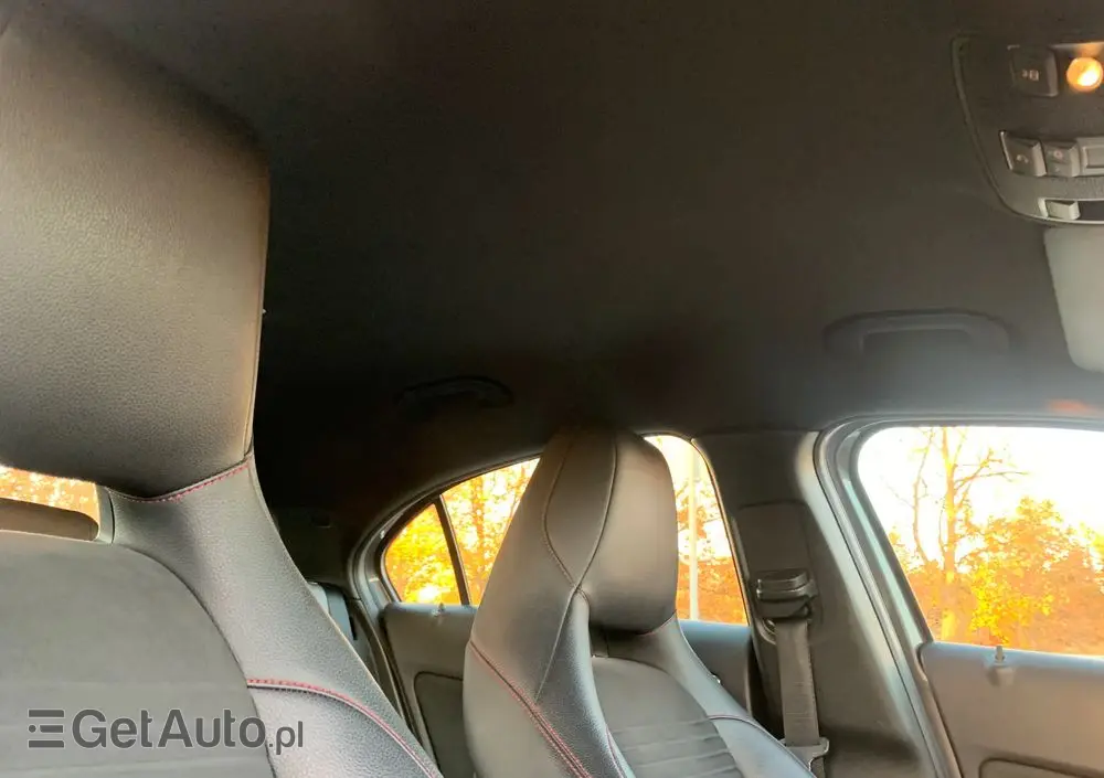 MERCEDES-BENZ Klasa A 180 7G-DCT AMG Line