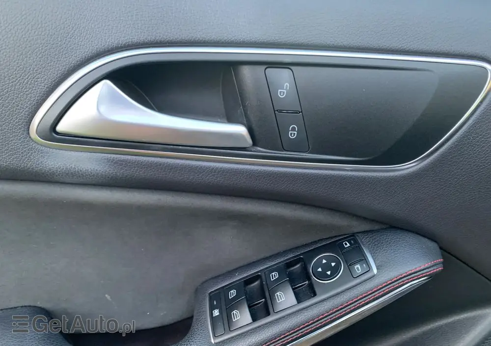 MERCEDES-BENZ Klasa A 180 7G-DCT AMG Line