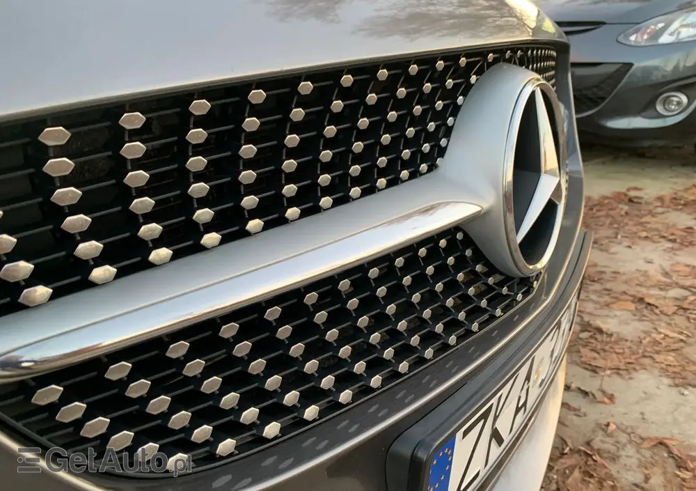 MERCEDES-BENZ Klasa A 180 7G-DCT AMG Line