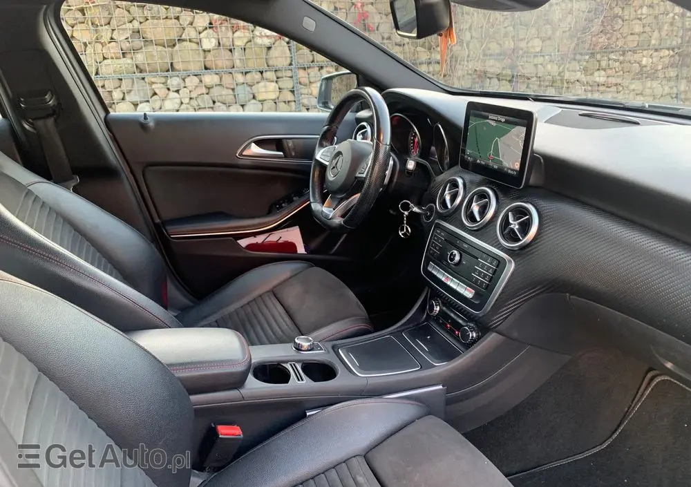 MERCEDES-BENZ Klasa A 180 7G-DCT AMG Line