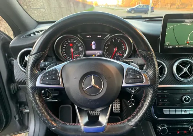 MERCEDES-BENZ Klasa A 180 7G-DCT AMG Line