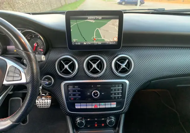 MERCEDES-BENZ Klasa A 180 7G-DCT AMG Line