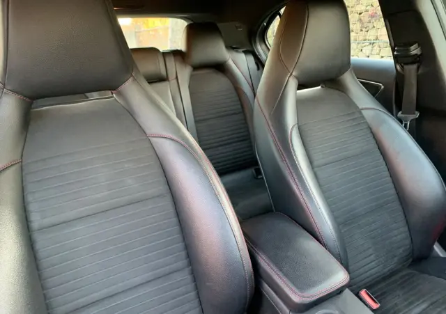 MERCEDES-BENZ Klasa A 180 7G-DCT AMG Line