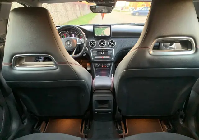 MERCEDES-BENZ Klasa A 180 7G-DCT AMG Line