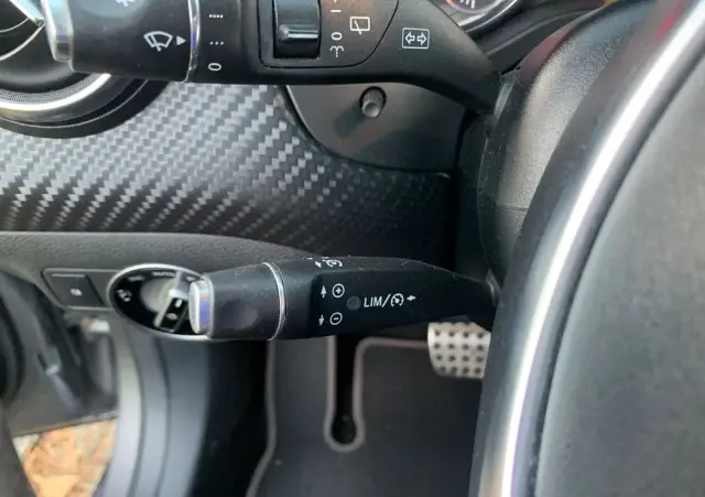 MERCEDES-BENZ Klasa A 180 7G-DCT AMG Line