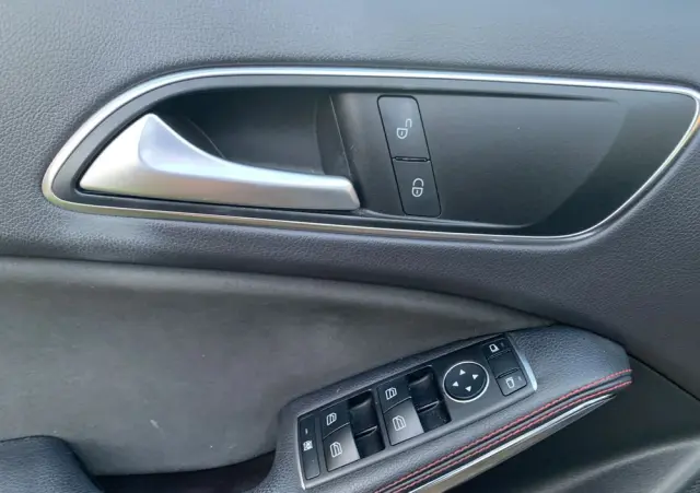 MERCEDES-BENZ Klasa A 180 7G-DCT AMG Line