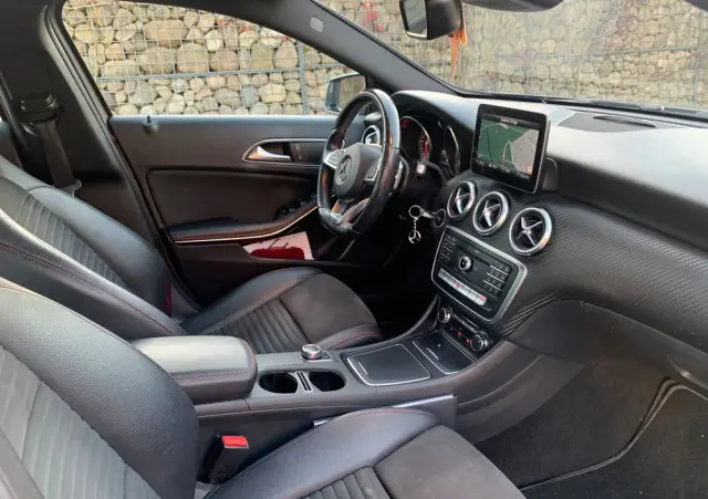 MERCEDES-BENZ Klasa A 180 7G-DCT AMG Line