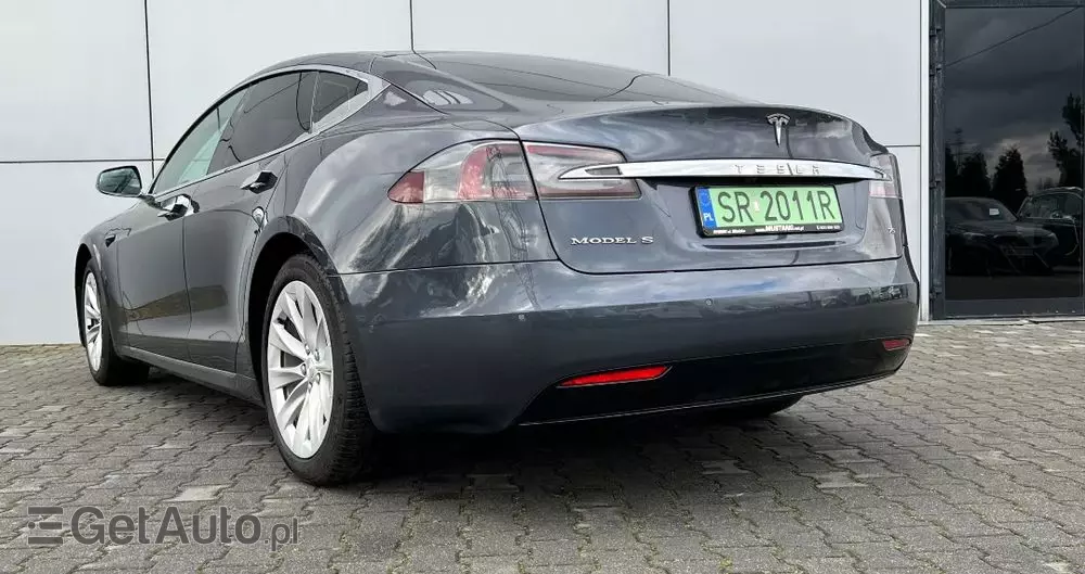 TESLA Model S Standard Reichweite