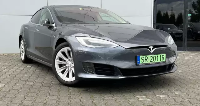TESLA Model S Standard Reichweite