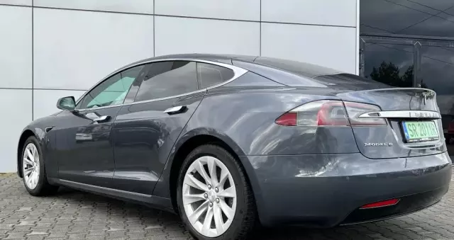 TESLA Model S Standard Reichweite