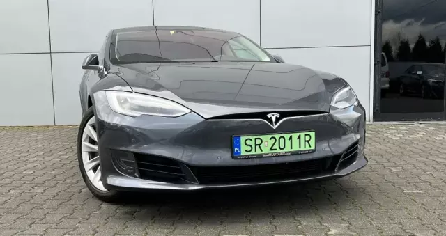 TESLA Model S Standard Reichweite