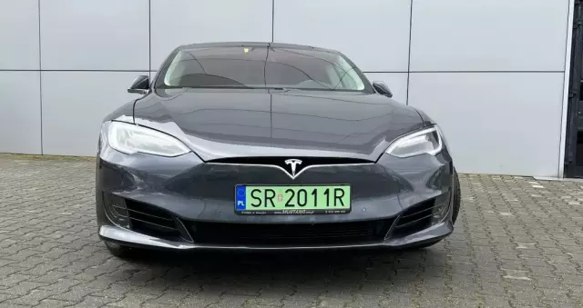 TESLA Model S Standard Reichweite