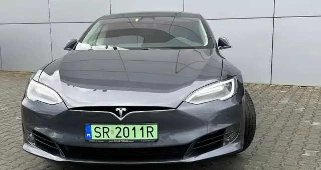 TESLA Model S Standard Reichweite