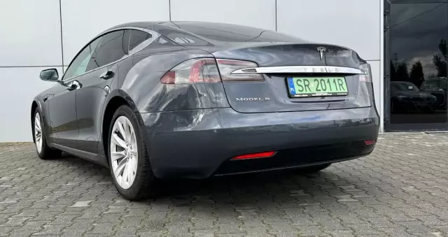 TESLA Model S Standard Reichweite