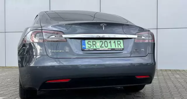 TESLA Model S Standard Reichweite