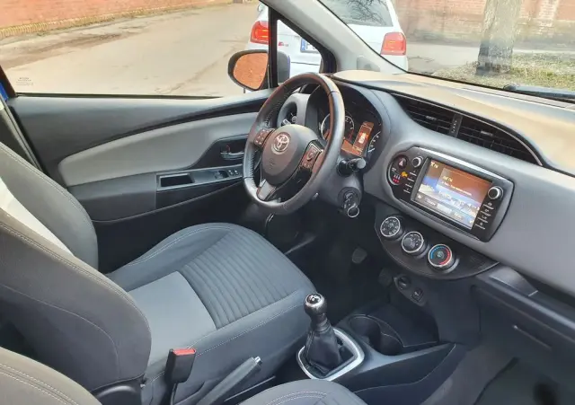 TOYOTA Yaris 