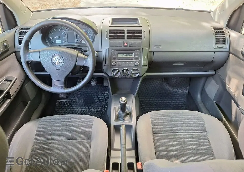 VOLKSWAGEN Polo 