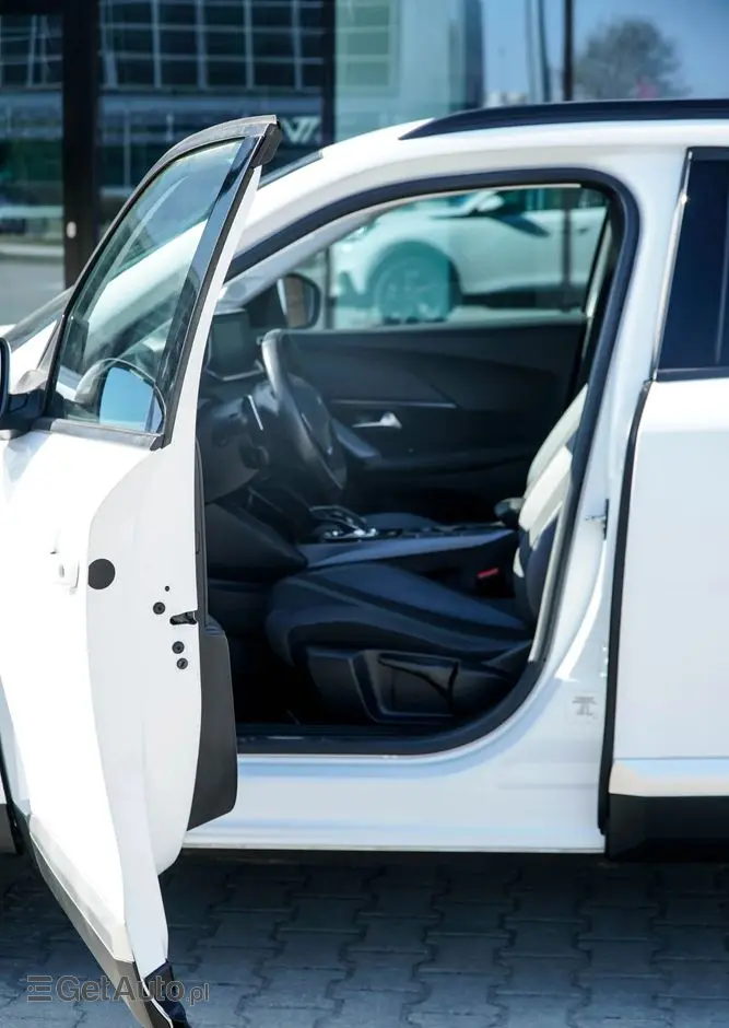 PEUGEOT 2008 BlueHDi 130 EAT8 Allure Pack