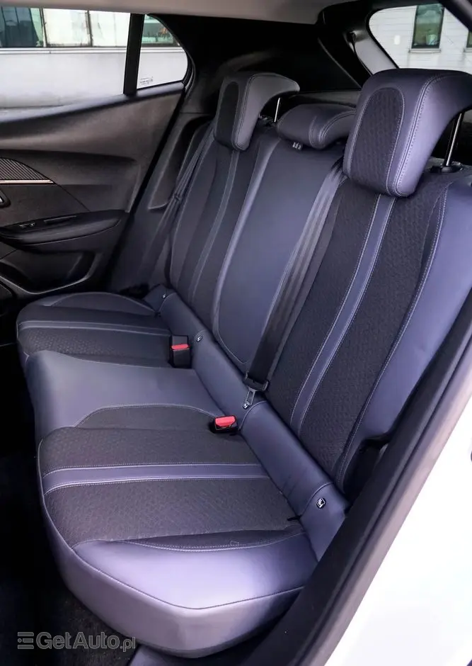 PEUGEOT 2008 BlueHDi 130 EAT8 Allure Pack