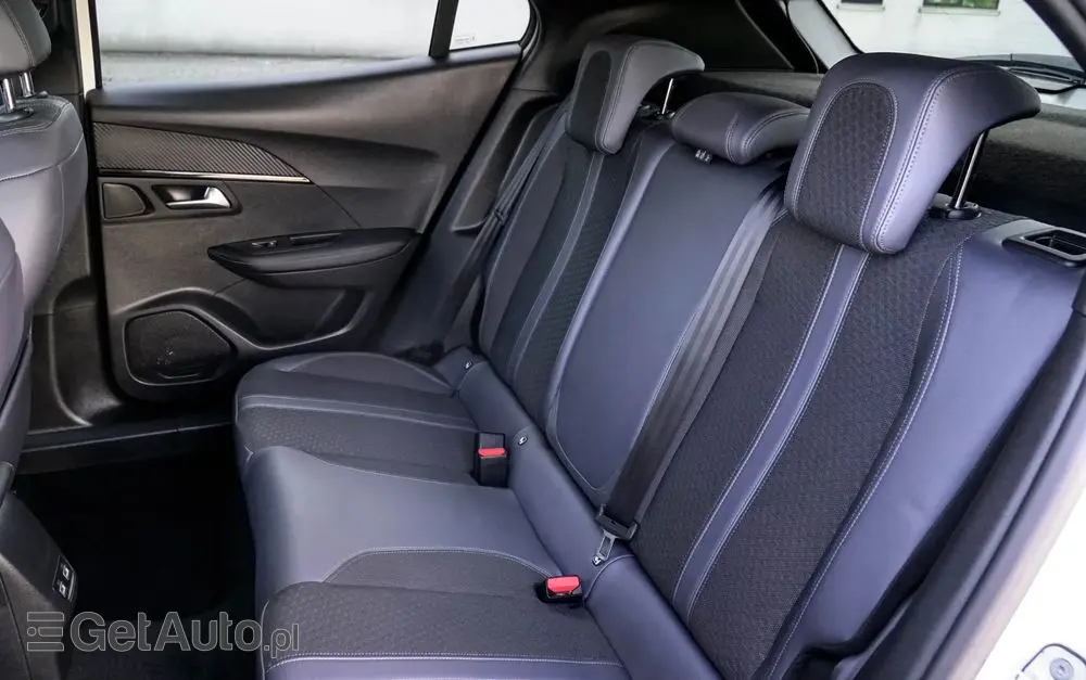 PEUGEOT 2008 BlueHDi 130 EAT8 Allure Pack