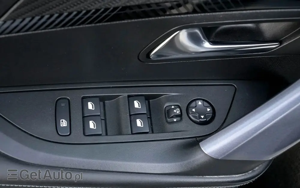 PEUGEOT 2008 BlueHDi 130 EAT8 Allure Pack