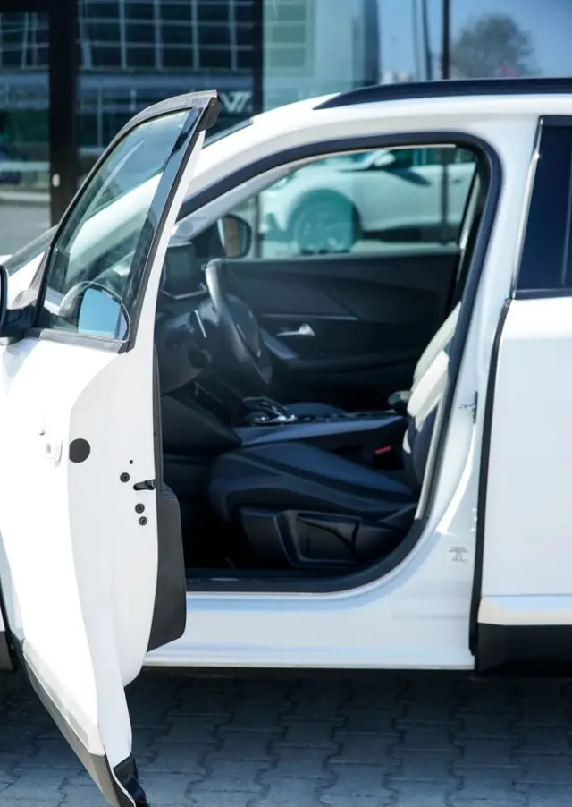 PEUGEOT 2008 BlueHDi 130 EAT8 Allure Pack