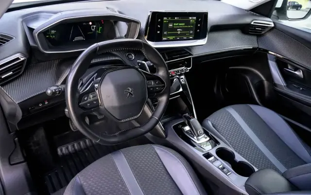 PEUGEOT 2008 BlueHDi 130 EAT8 Allure Pack