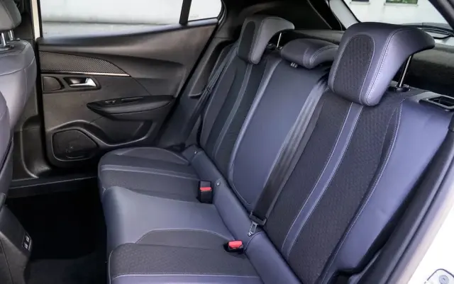 PEUGEOT 2008 BlueHDi 130 EAT8 Allure Pack