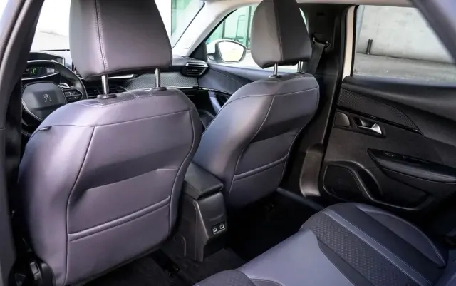 PEUGEOT 2008 BlueHDi 130 EAT8 Allure Pack