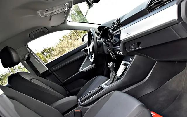 AUDI Q3 35 TFSI S tronic