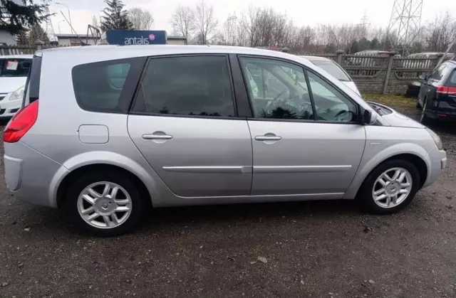 RENAULT Grand Scenic 