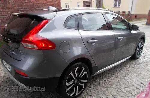 VOLVO V40 Cross Country 