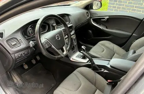 VOLVO V40 Cross Country 