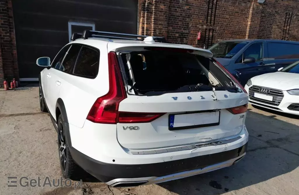VOLVO V90 