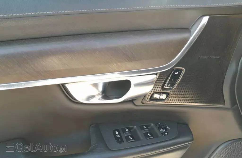 VOLVO V90 