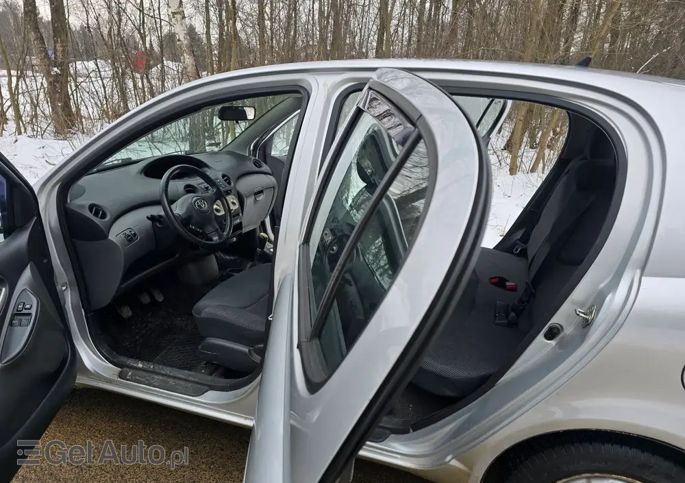 TOYOTA Yaris 1.3 VVT-i Executive