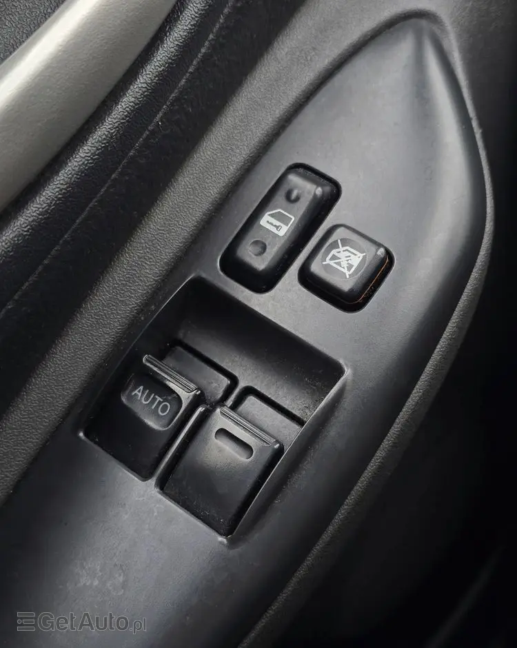 TOYOTA Yaris 1.3 VVT-i Executive