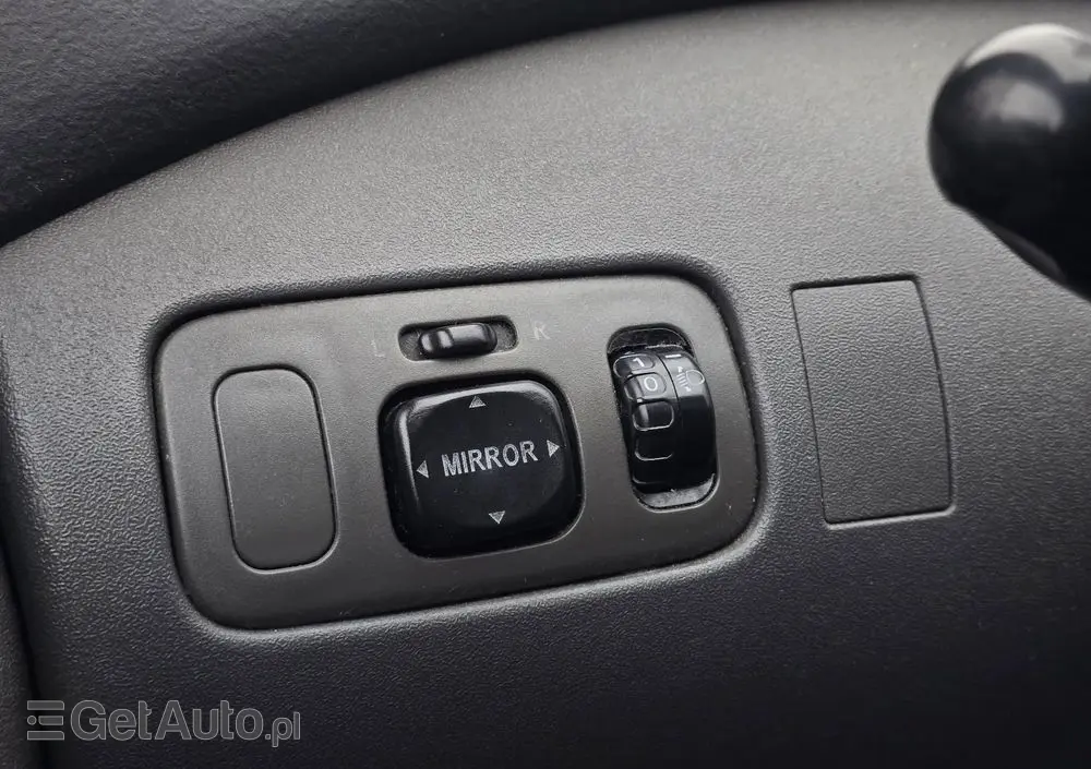 TOYOTA Yaris 1.3 VVT-i Executive