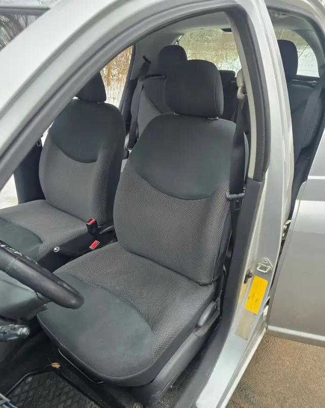 TOYOTA Yaris 1.3 VVT-i Executive