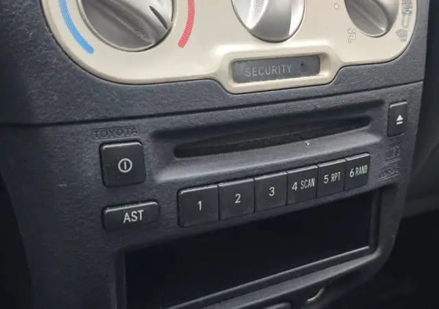 TOYOTA Yaris 1.3 VVT-i Executive