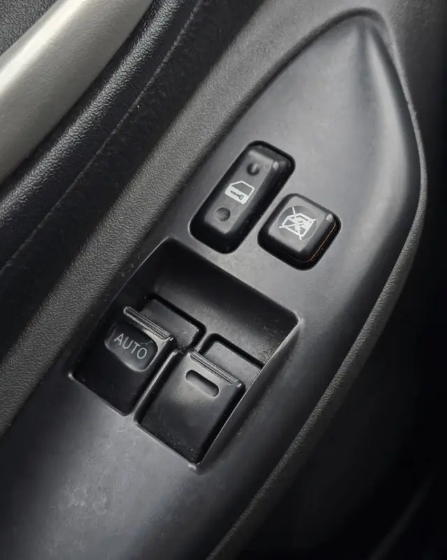 TOYOTA Yaris 1.3 VVT-i Executive