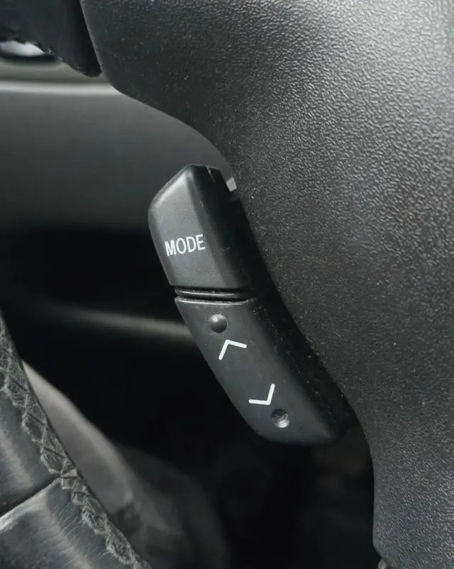 TOYOTA Yaris 1.3 VVT-i Executive