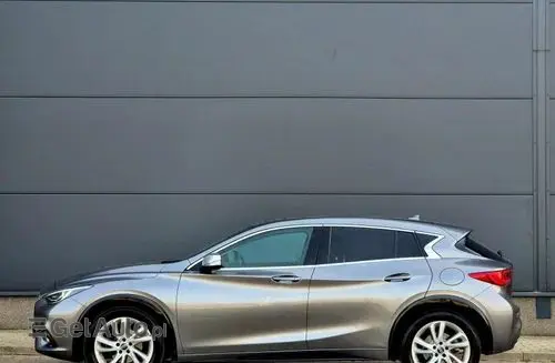 INFINITI Q30 
