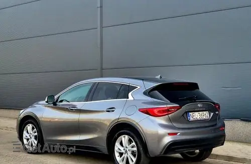 INFINITI Q30 