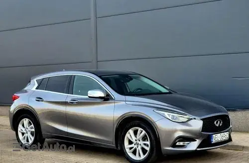 INFINITI Q30 