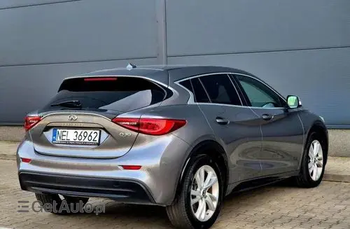 INFINITI Q30 